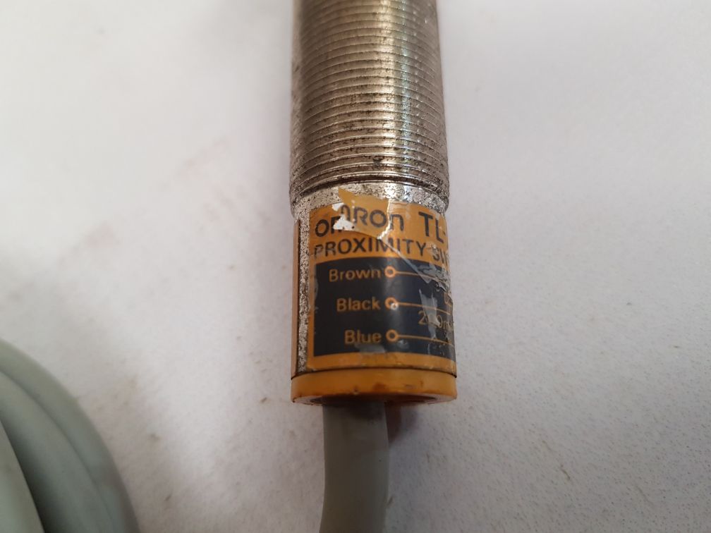 Omron Tl-xp5-g Proximity Switch With Cable 10 To 30 Vdc