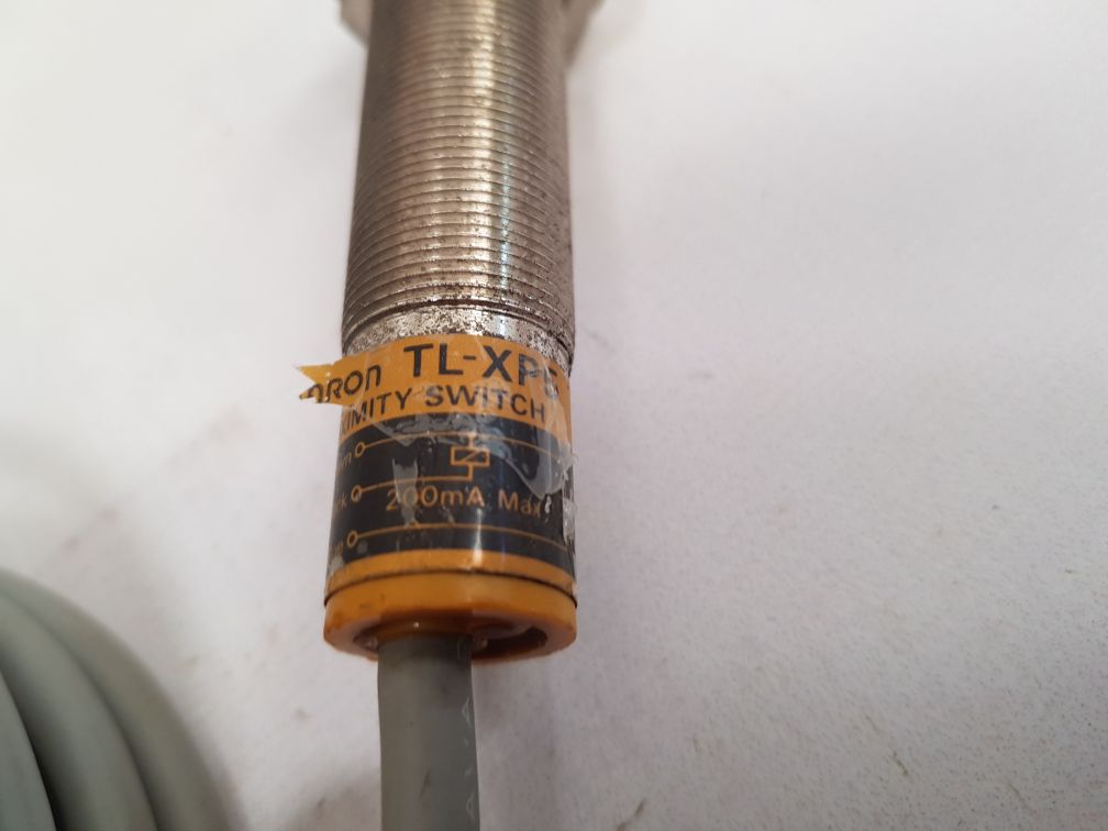 Omron Tl-xp5-g Proximity Switch With Cable 10 To 30 Vdc