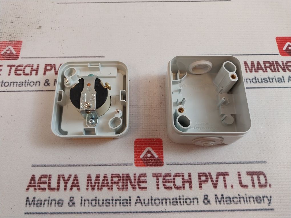 Peha 6600-102 US Socket 1-Gang With Snap Cover 15A 125V IP44