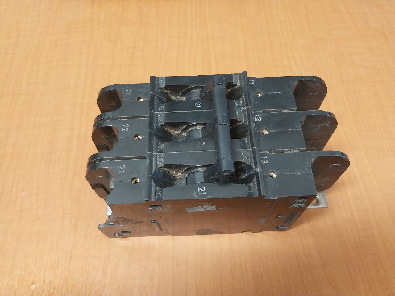 Heinemann Cf3-g8-ae /Cf3-z33-55 Circuit Breaker 600V 21Amp 3-pole (Not Working) - Aeliya Marine Tech