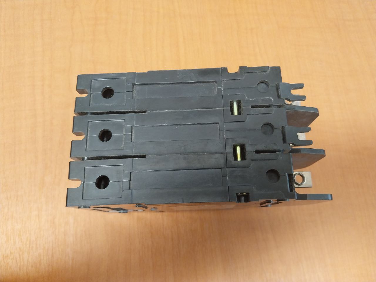 Heinemann Cf3-g8-ae /Cf3-z33-55 Circuit Breaker 600V 21Amp 3-pole (Not Working) - Aeliya Marine Tech