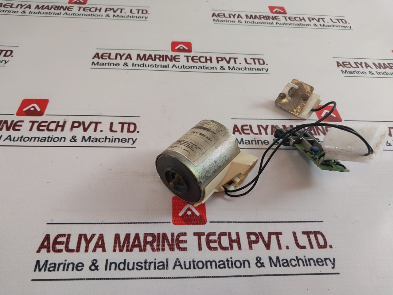 Merlin Gerin 685 654 Xf-e Closing Release Circuit Breaker 110/127V Ac 50/60Hz