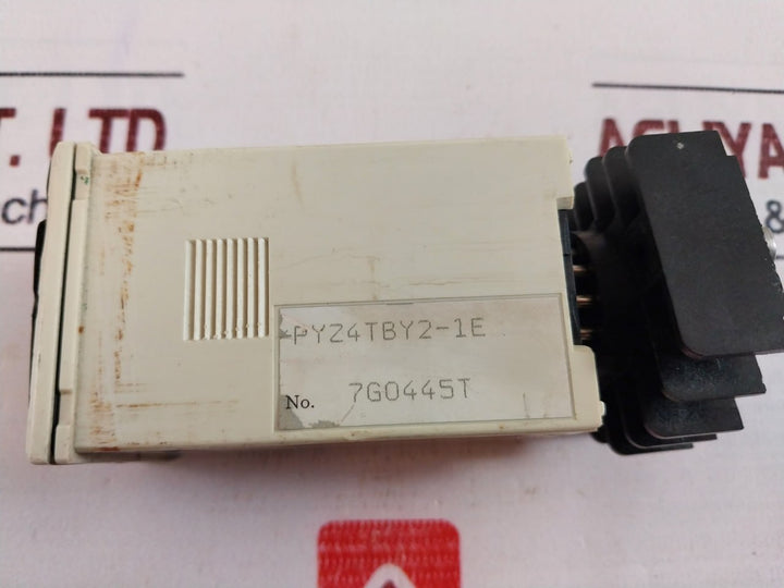 Fuji Electric Pyz4Tby2-1E Temperature Controller