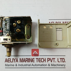 Linero Controls Hs-230 Pressure Control Switch 5-30 Kgf/Cm2 Ac 125V/250V