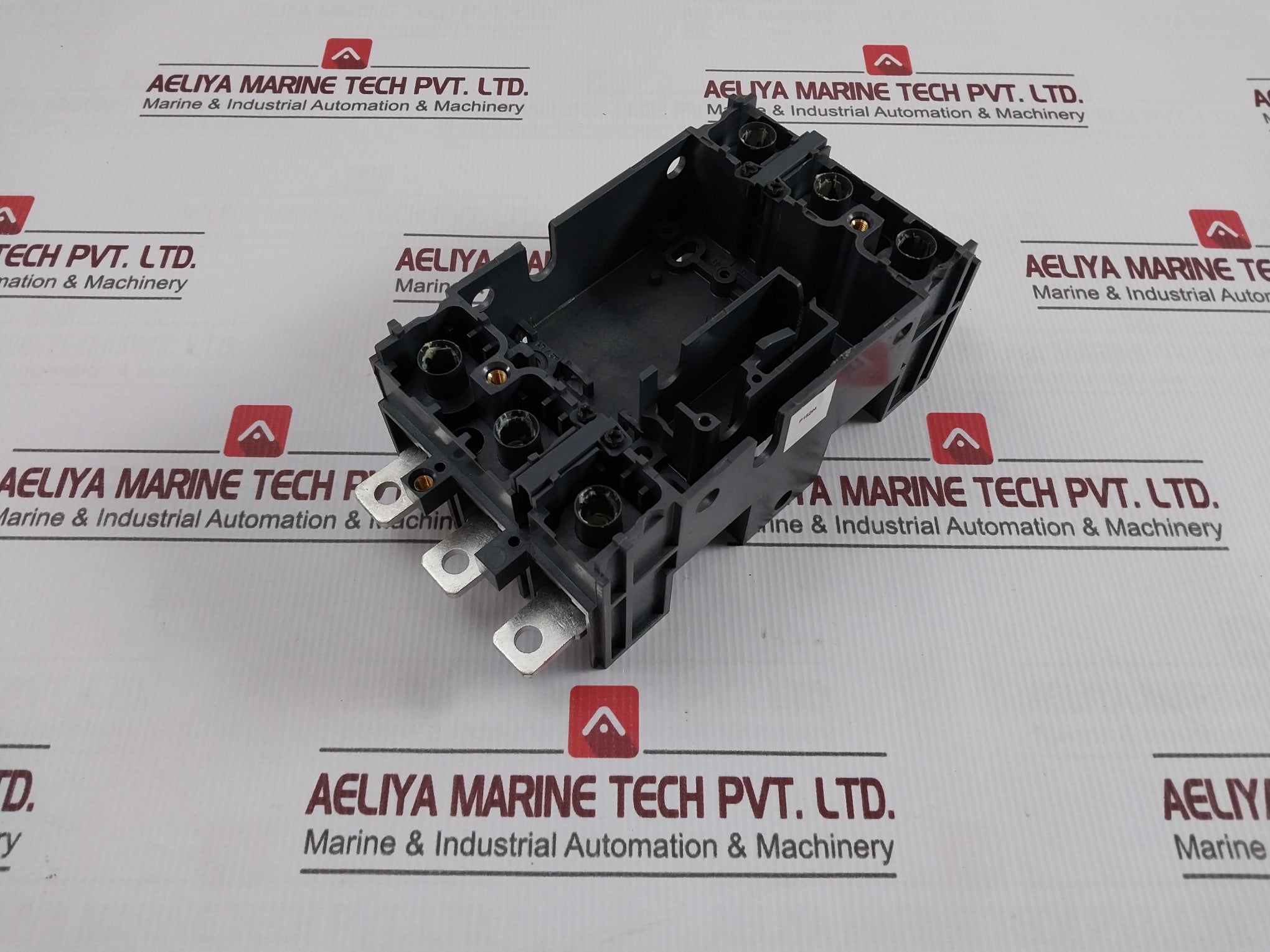 Schneider Electric Lv429266 3-pole Plug-in Base