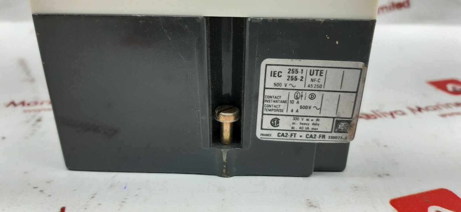 Telemecanique CA2-FR 111 Time Relay 220V 60Hz