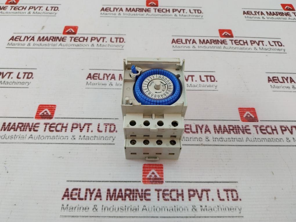 Schneider Electric 15365 Time Switch