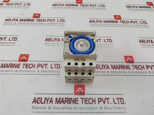 Schneider Electric 15365 Time Switch