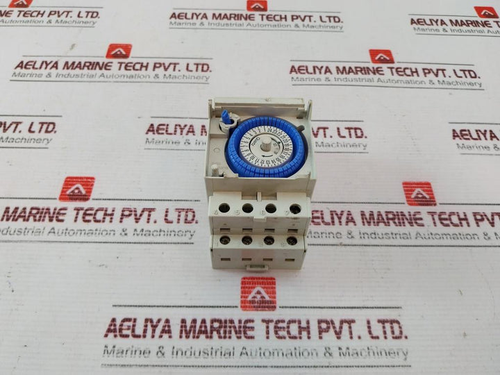 Schneider Electric 15365 Time Switch