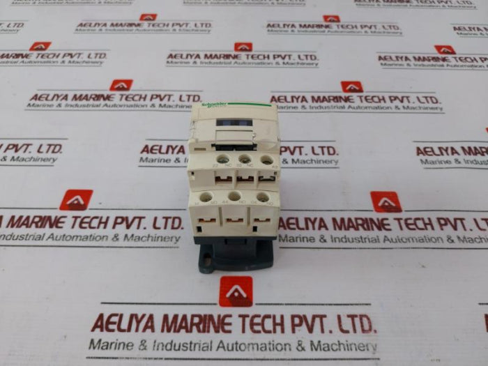 Schneider Electric Cad32 Control Relay 110V 50/60Hz 600Vac