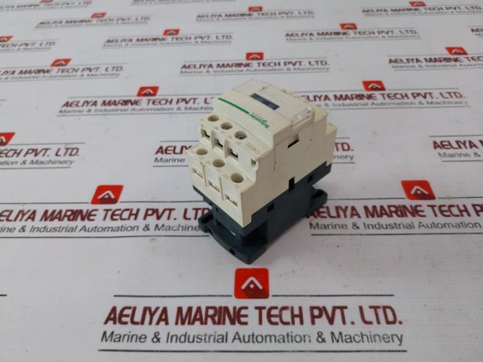 Schneider Electric Cad32 Control Relay 110V 50/60Hz 600Vac