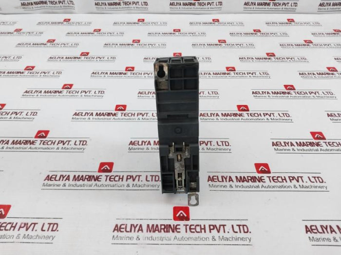 Schneider Electric Lub12 Power Base 12A Ui: 690V Iec/En 60947-6-2