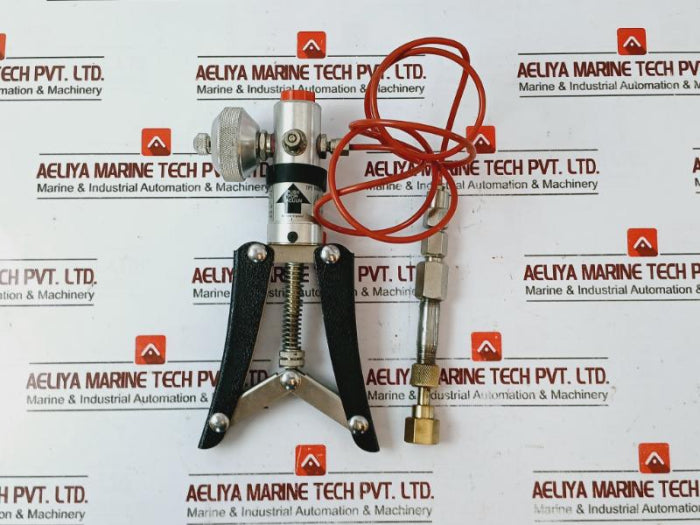 Si Pressure Instruments Tpi Hand Held Test Pump Kit Max 25 Bar/360 Psi