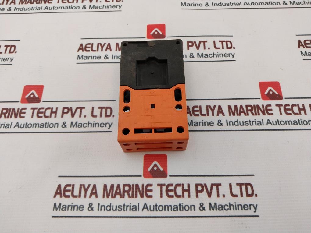 Siemens 3Se2 243-0Xx18 Interlock Switch 500Vac