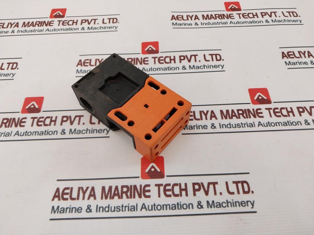 Siemens 3Se2 243-0Xx18 Interlock Switch 500Vac