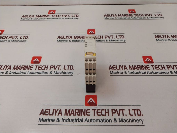 Siemens 3Tk2824-1Cb30 Safety Relay 300V