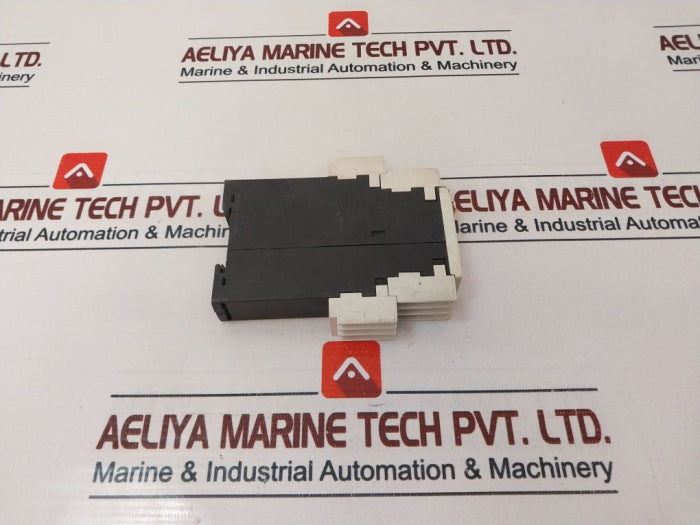 Siemens 3Tk2824-1Cb30 Safety Relay 300V