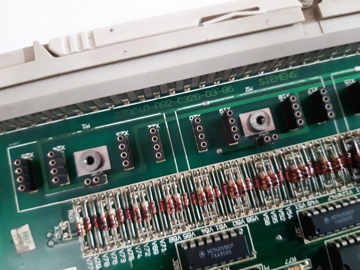 Siemens 6Es5465-4Ua11 Analog Input Module C79040-a92-c326-04-85