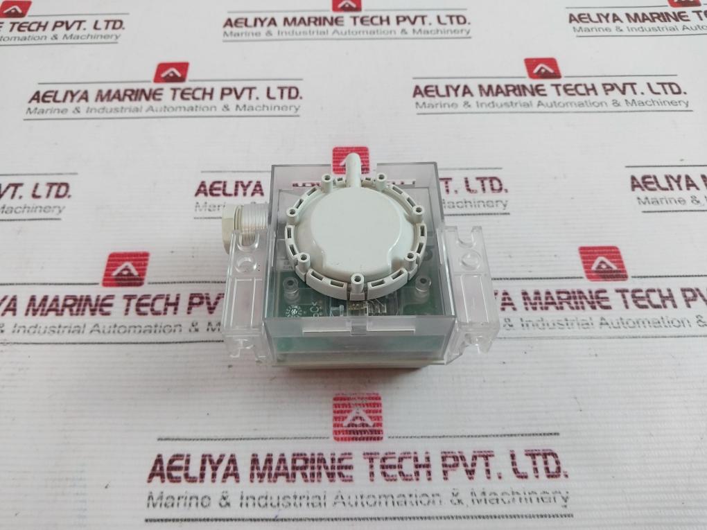 Siemens Qbm65-10 Air Duct Differential Pressure Sensor 50/60Hz