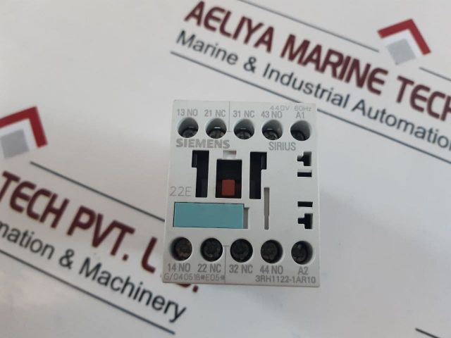 Siemens 3Rh1122-1Ar10 Relay 10A 600V Ac