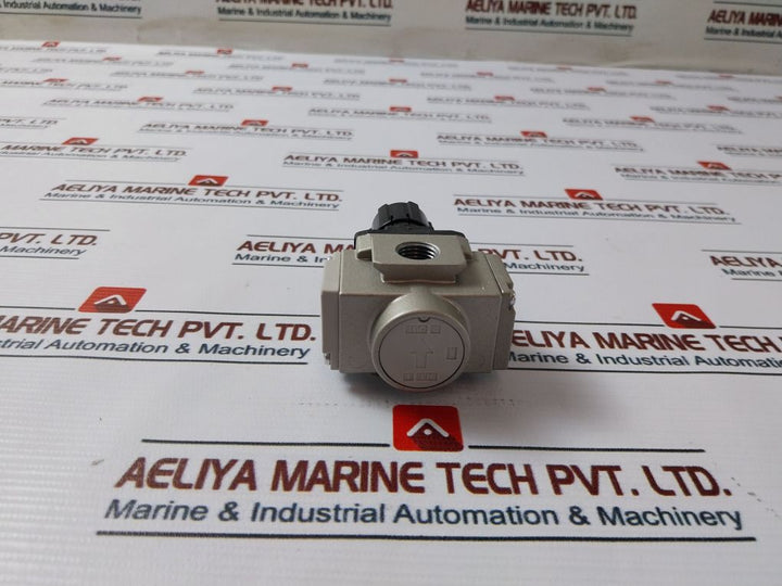 Smc Ar20P-270As Pneumatic Regulator With Ar20-f02 Bracket Assembly