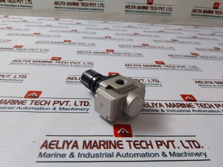 Smc Ar20P-270As Pneumatic Regulator With Ar20-f02 Bracket Assembly