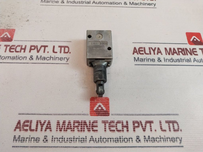 SMC VM22 Roller Lever Pneumatic Manual Control Valve