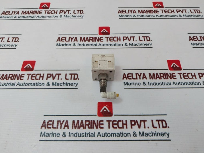 Smc Zse30-01-25-m Pressure Switch 12-24Vdc