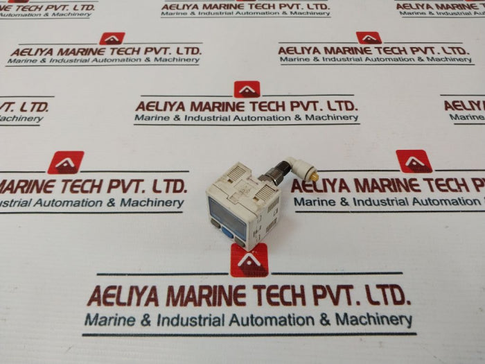 Smc Zse30-01-25-m Pressure Switch 12-24Vdc