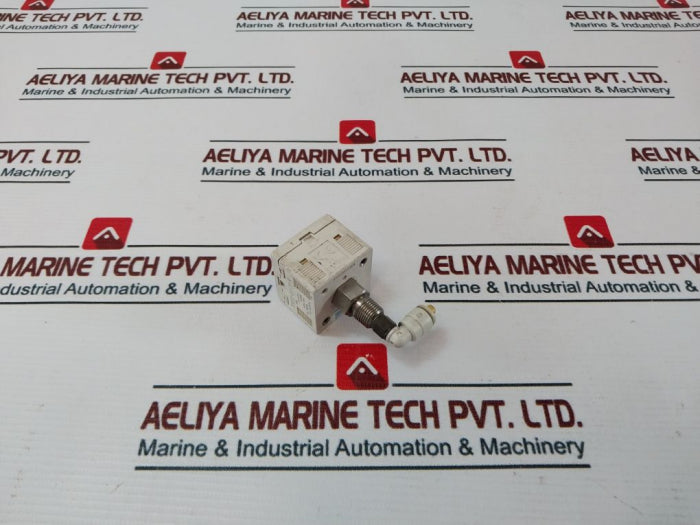 Smc Zse30-01-25-m Pressure Switch 12-24Vdc