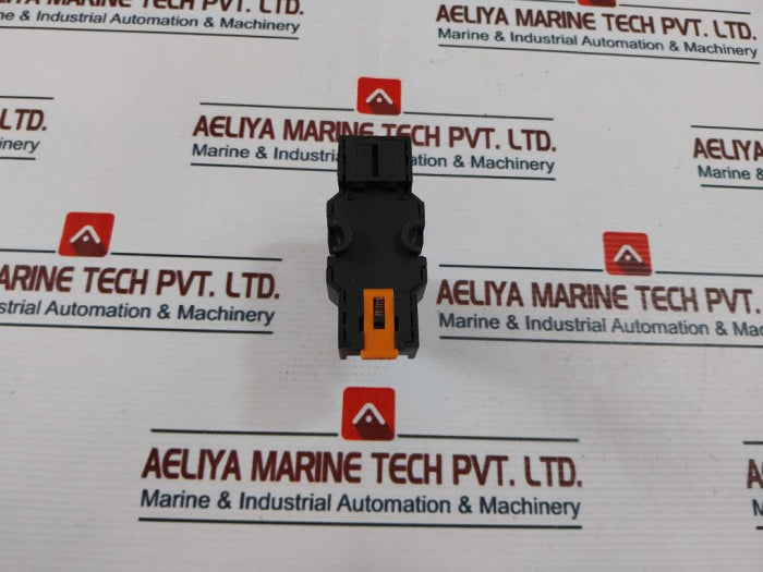 Soke Jqx-13F-ly2C Relay With Base 10A 250Vac 30Vdc