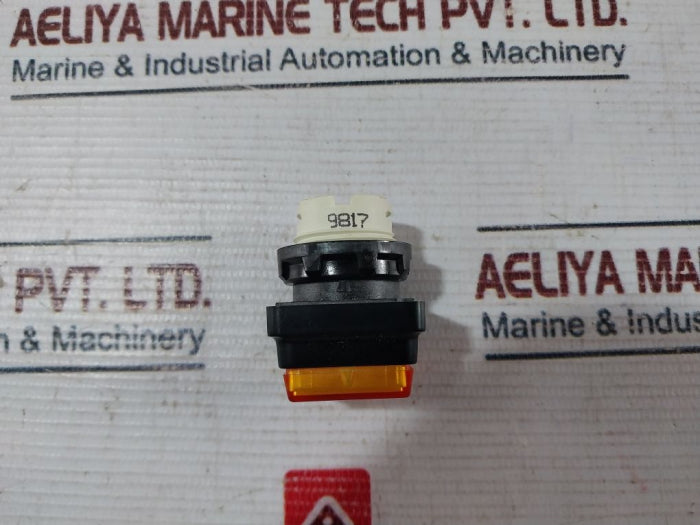 Square D D1V2Y Pilot Light Bazel For Signal Lamp Lens 9001