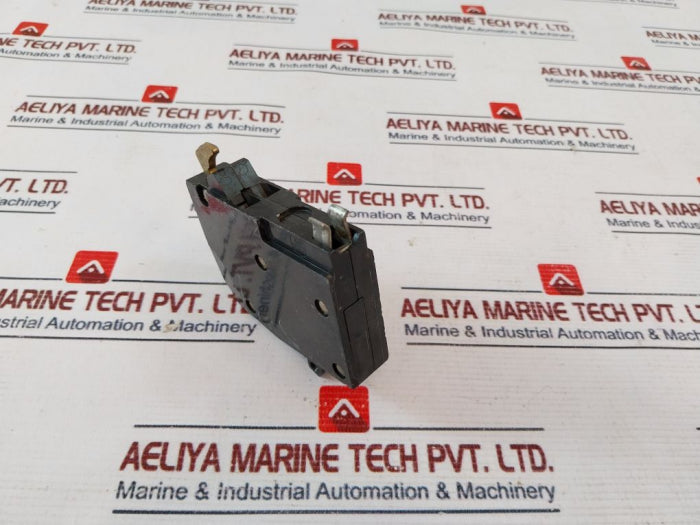 Square D Qot Tandem Circuit Breaker 120/240V 50/60Hz