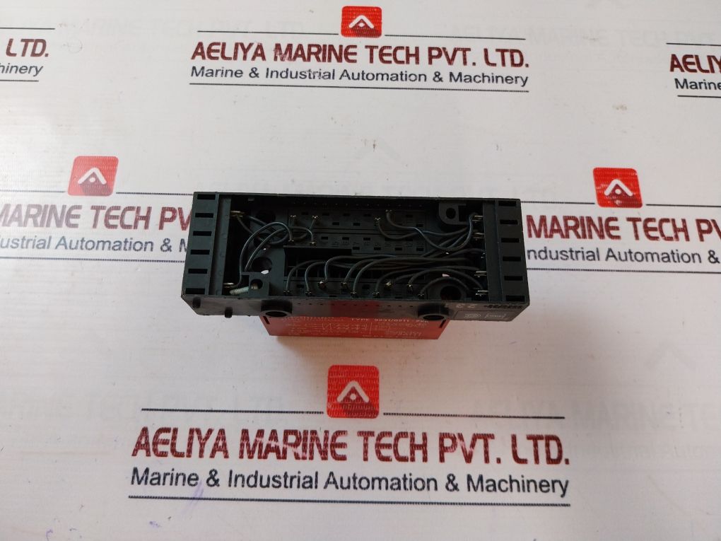 Stahl 9231/0211-220 Relay Repeater Type 8929/20-231