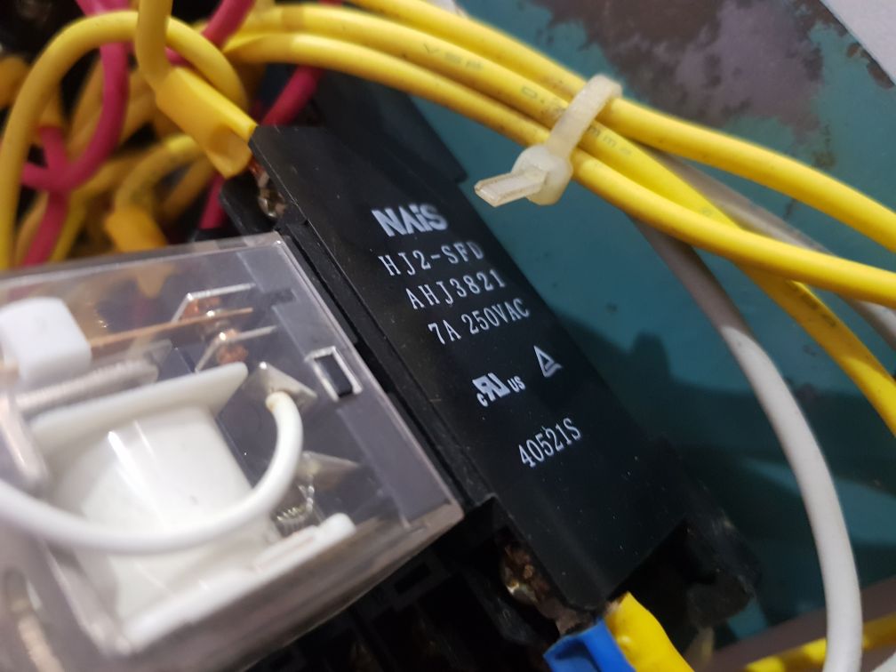 Omron B7A-R6F11 Transistor I/O Link Module With Relay and Socket Assembly