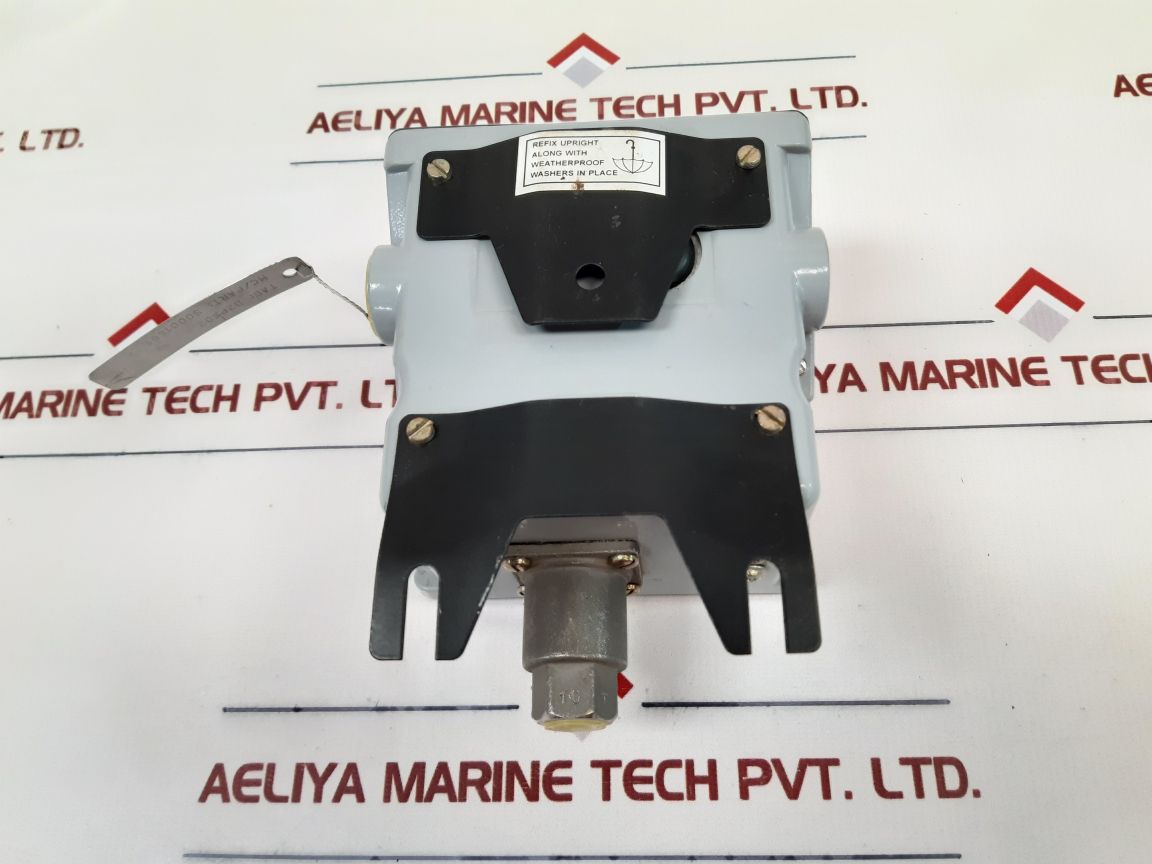 Switzer Gm 201 02 A7K 5 B Z Pressure Switch 50001561 - Aeliya Marine Tech