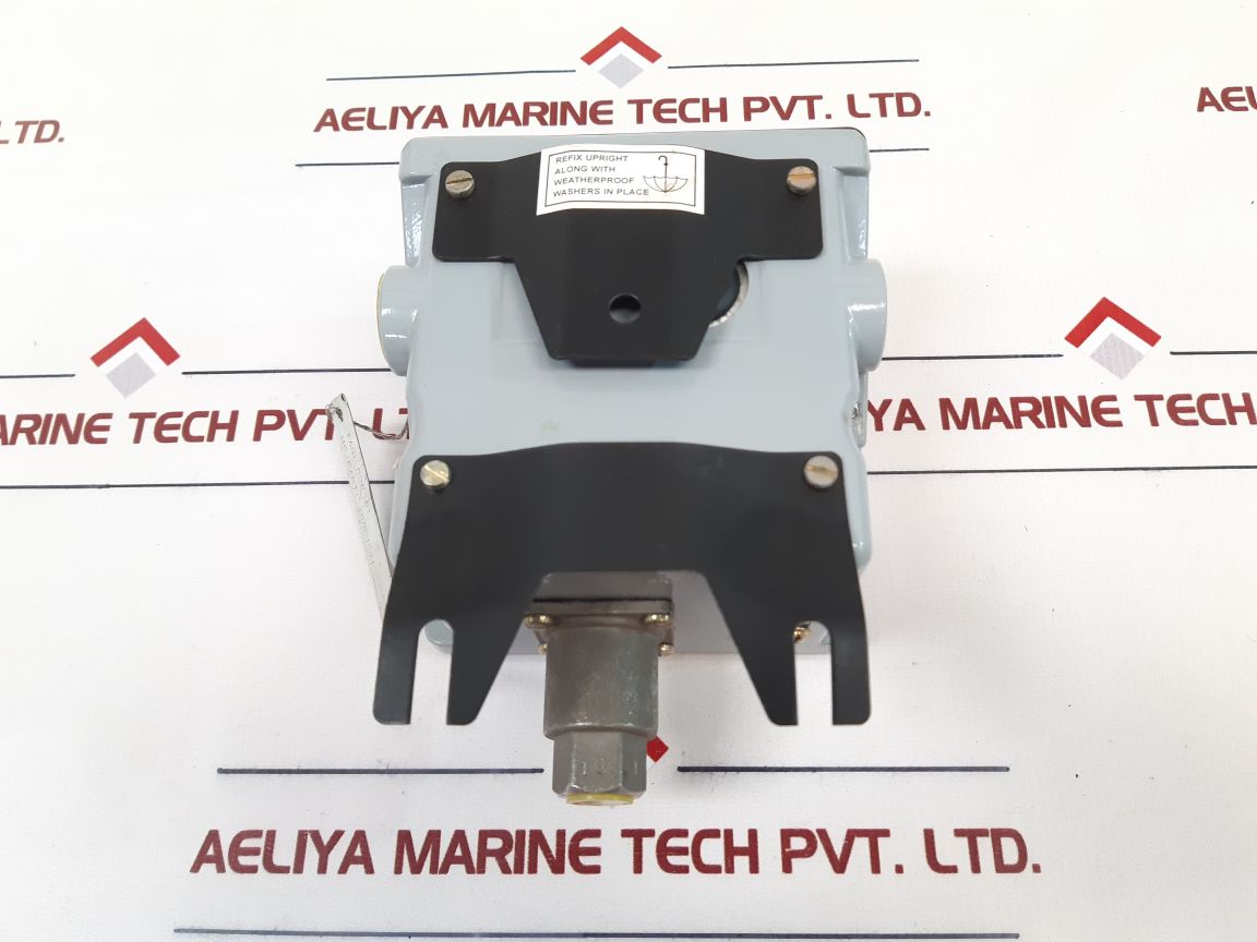 Switzer Gm 201 02 C3K 5 B Z Pressure Switch 50001561 - Aeliya Marine Tech