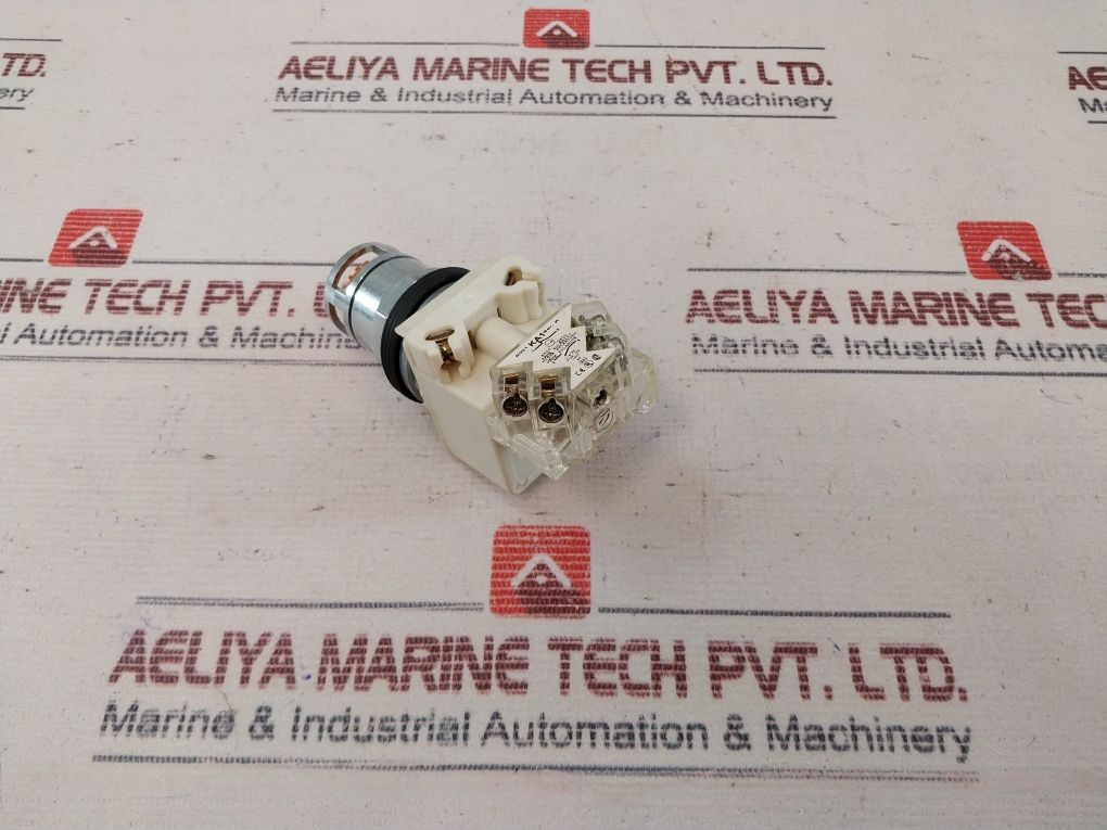 Telemecanique/Schneider Electric 9001Km35Ly Pilot Light Lamp Module 24-28V Ac-dc