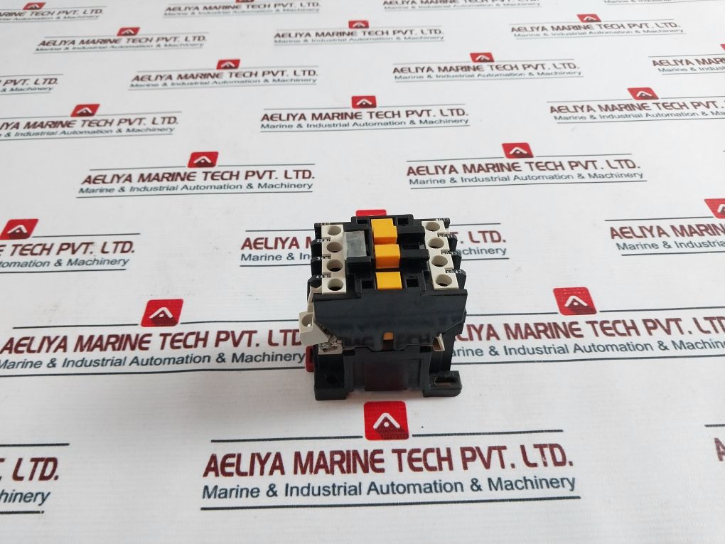 Telemecanique Ca2-dn1319 •A65 Contactor W/ Aux Contact Block