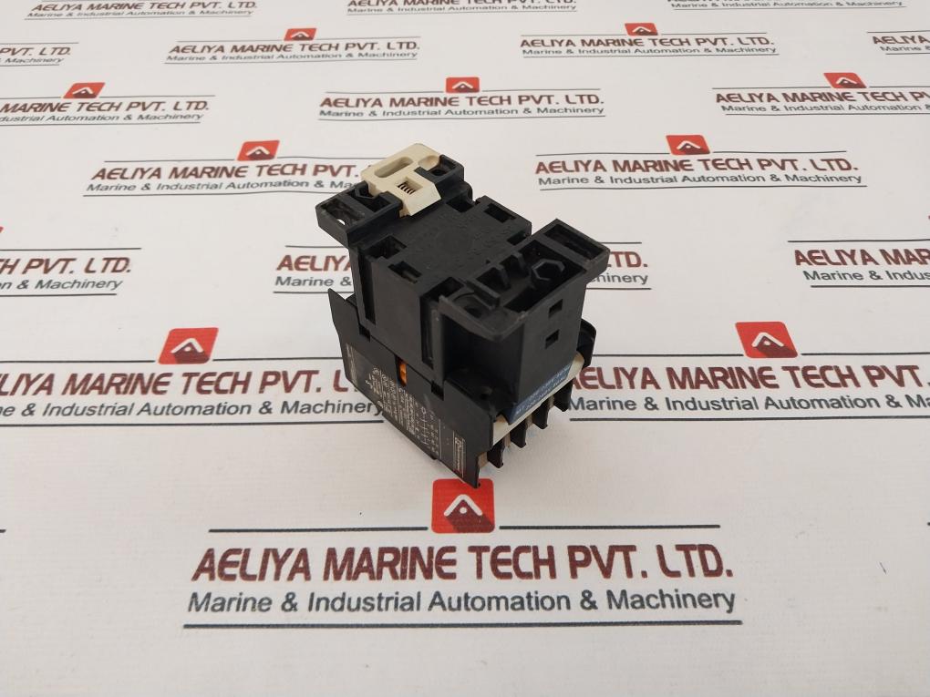 Telemecanique Ca2 Dn40 Control Relay 24Vdc