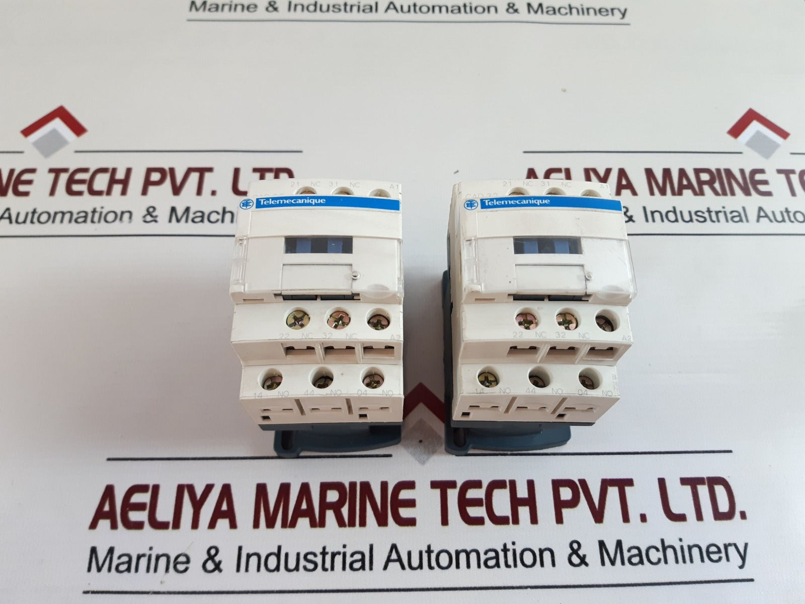 Telemecanique Cad32 M7 Contactor 220V 50/60Z