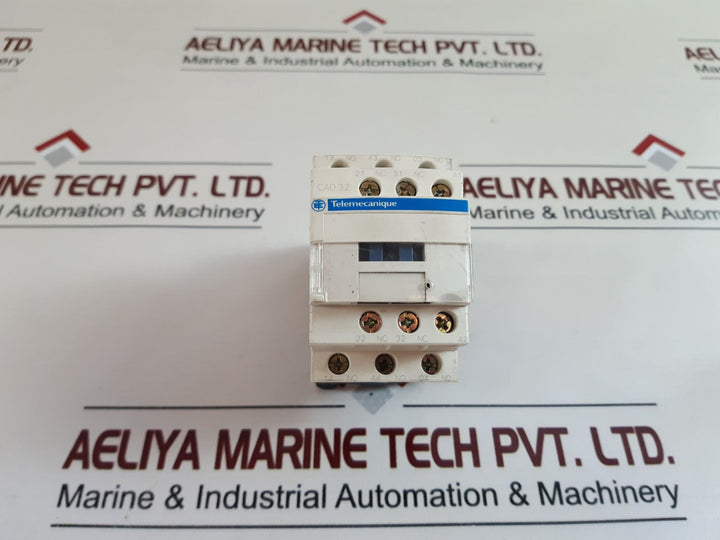 Telemecanique Cad32 M7 Contactor 220V 50/60Z