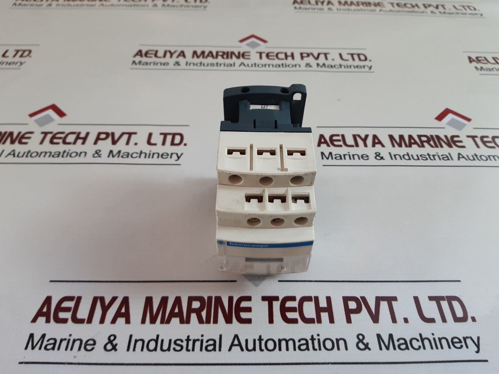 Telemecanique Cad32 M7 Contactor 220V 50/60Z