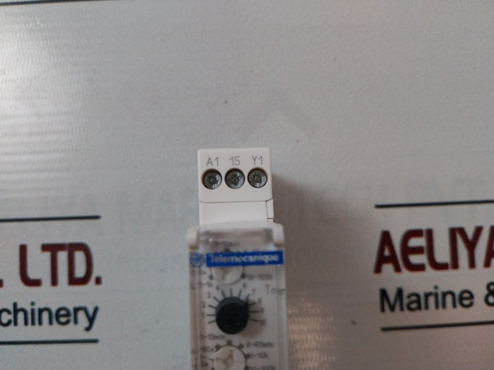Telemecanique/Schneider Electric RE11 RL MU Din Rail Multi Function Timer Relay