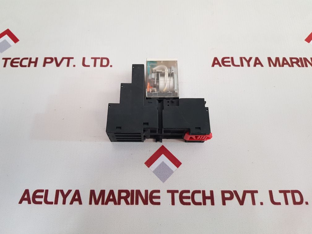 Telemecanique Rxm4Ab2Bd Relay With Rxze2S114M Socket Base