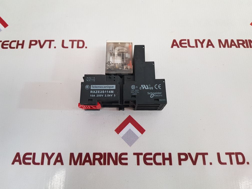 Telemecanique Rxm4Ab2Bd Relay With Rxze2S114M Socket Base