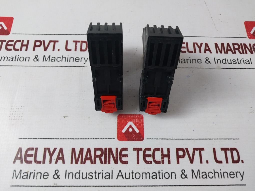Telemecanique Rxm4Gb2B7 Relay With Base 10A 300V