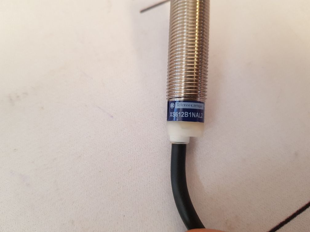 Telemecanique Xs612B1Nal2 Inductive Proximity Switch 12...48 Vdc
