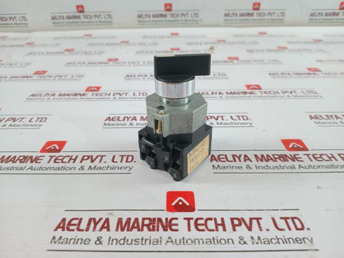 Telemecanique XBC-D Selector Switch XBC-D19704C13, 19704C12 660V AC