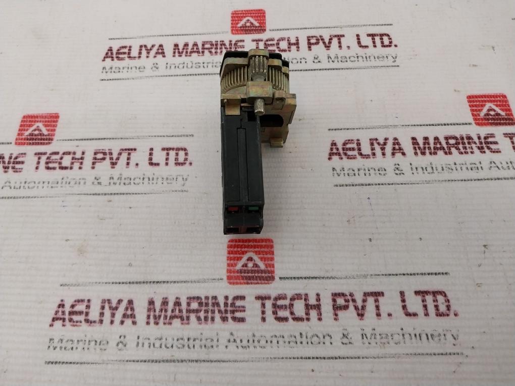 Telemecanique Xbf Z05 Button Insert 10A 300V